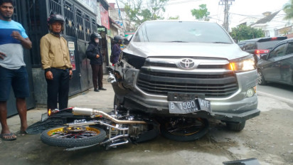 Pencuri Mobil Tabrak Pengendara Sepeda Motor, Nyaris Tewas Diamuk Massa