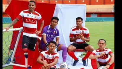 Viral, Foto Pemain Madura United FC Injak Kain Warna Merah dan Putih Menuai Kontroversi Netizen