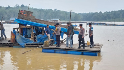 Berantas Aktivitas Penambang Emas Ilegal, Polisi Musnahkan 6 Rakit PETI di Merangin Jambi