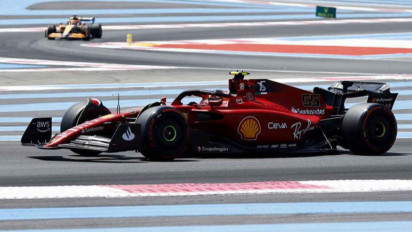 Ganti Power Unit Baru, Pebalap Ferrari Carlos Sainz Kena Penalti Mundur 10 Posisi Start di Grand Prix Prancis
