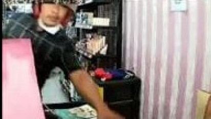 Tertangkap CCTV, Seorang Pria Nekat Curi HP Penjaga Toko Kosmetik