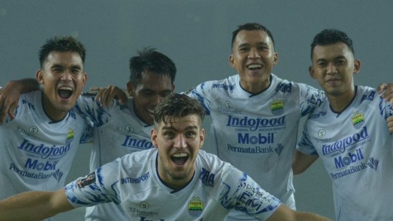 Menghadapi Bhayangkara FC pada Laga Perdana Liga 1, Persib Bandung Masih Belum Bisa Diperkuat Beberapa Pemain Inti
            - galeri foto
