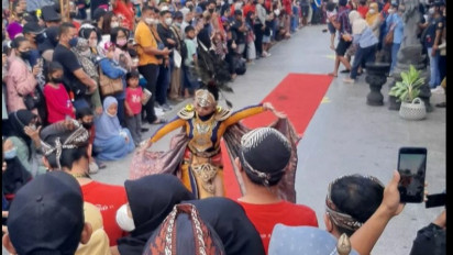 Tak Mau Kalah, Seniman di Yogyakarta Gelar Malioboro Fashion Street