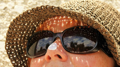 Sunscreen vs Sunblock: Apa Bedanya, dan Mana yang Lebih Baik?
