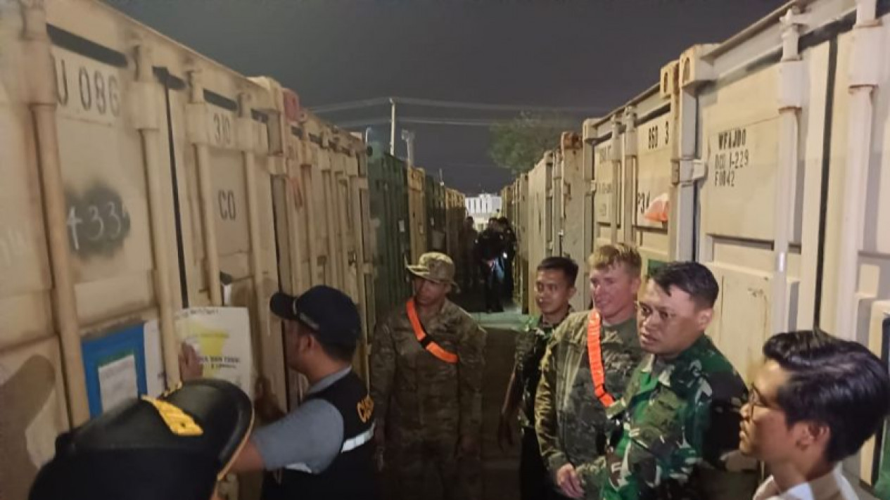 Heboh Satu Kontainer Milik Tentara Amerika Disegel Bea Cukai Lampung, Panglima TNI Jenderal Andika Perkasa: Bukan Ilegal
            - galeri foto