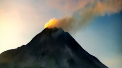 Gunung Merapi Luncurkan Guguran Lava Pijar Sejauh 1,5 Kilometer
