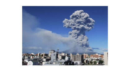 Gunung Sakurajima di Prefektur Kagoshima Jepang Dua Kali Erupsi