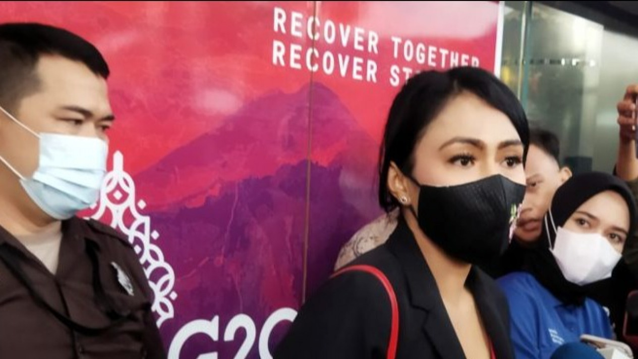 Brigita Akan Mengembalikan Uang dari Bupati Mamberamo Tengah ke KPK
            - galeri foto