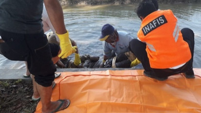 Warga Indramayu Geger! Mayat Pria Terlilit Lakban Mengambang di Saluran Irigasi