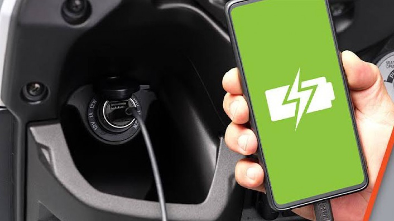 Jangan Abaikan Hal Berikut, Ini Cara Merawat Fitur Pengisian Baterai Handphone di Motor
            - galeri foto