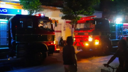 Diduga Korsleting Listrik, Konter Handpone di Kota Probolinggo Nyaris Ludes Terbakar