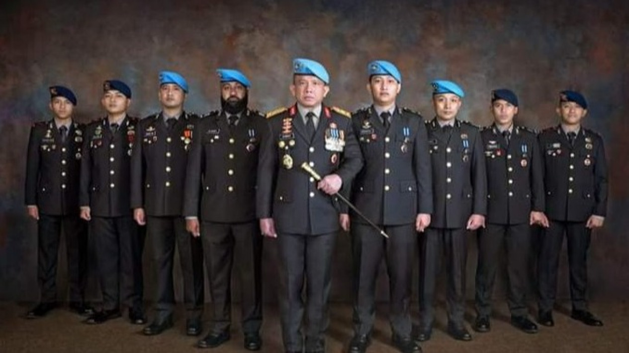 Ada Sosok Pria Keturunan yang Disebut Pengacara Keluarga Brigadir J Ikut Terlibat Kasus Kematian Sang Ajudan, Siapa Pria itu?
            - galeri foto