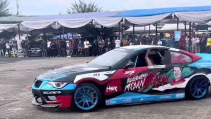 Aksi Drifting di Ajang Medan Automotive Festival 2022