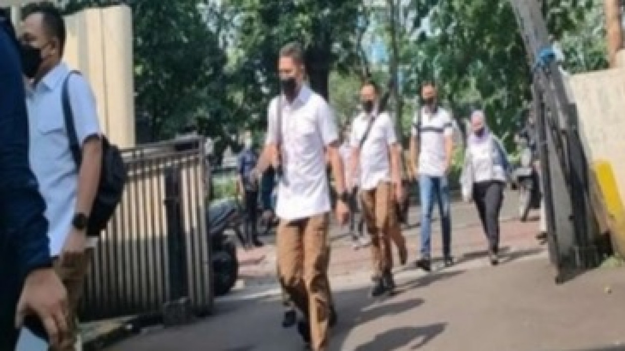 Para Ajudan Ferdy Sambo Termasuk Bharada E Telah Datang, Sejumlah Pertanyaan Diajukan Komnas HAM
            - galeri foto