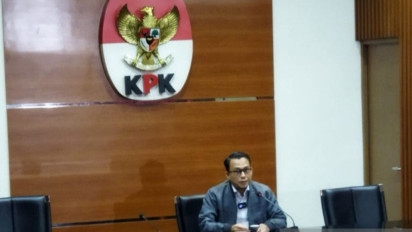 KPK Sita Rumah dan Mobil Diduga Milik Bupati Mamberamo Tengah di Tangsel