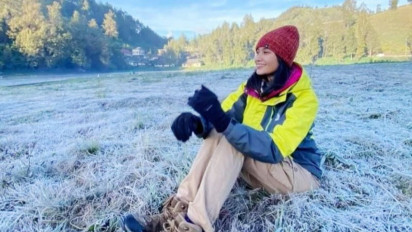 Ini Dia Fenomena Embun Salju di Kaki Gunung Semeru yang Memikat Turis