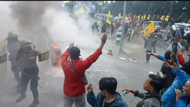 Aksi Unjukrasa Mahasiswa Tuntut RUU KUHP yang Disahkan untuk Dicabut Kembali, Berlangsung Ricuh