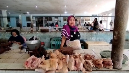 Harga Daging Ayam dan Telur Tinggi, Pasar Tradisional Sepi Pembeli