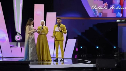 Nathalie Holscher dan Baby Adzam Raih Penghargaan, Nathalie Holscher Menangis dan Ucap Pesan Ini