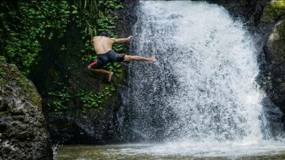 Eksotis, Pesona Indahnya Curug Jeglong di Kendal Jawa Tengah Air Terjunnya Berundak dan Sangat Jernih
