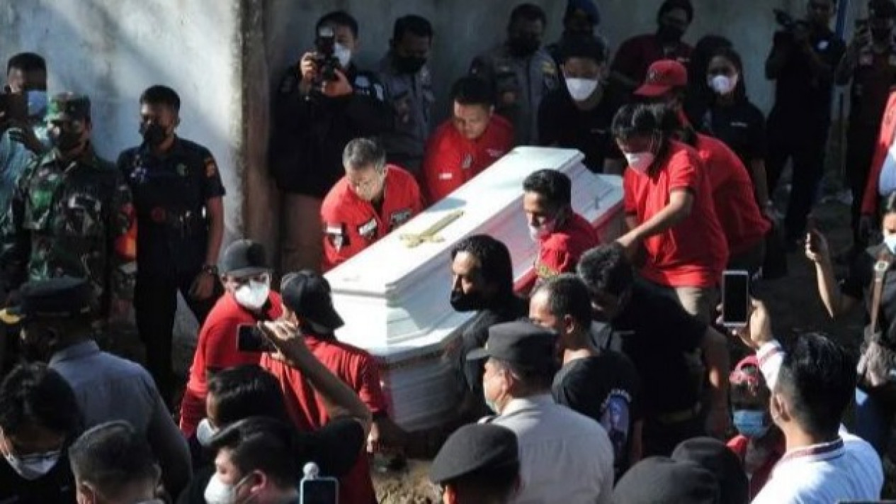 Autopsi Ulang Jenazah Brigadir J Sulit Dilakukan, Tim Forensik:  Sudah Diformalin dan Mengalami Pembusukan 
            - galeri foto