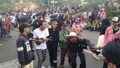 Viral Video Pria Berbusana Wanita di Citayam Fashion Week, Begini Tanggapan Ustadz