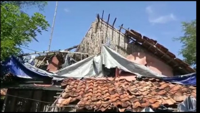 Seorang Ibu di Sampang Tinggal bersama 2 Anak dan 2 Cucu Balita di Rumah yang Rapuh dan Bocor