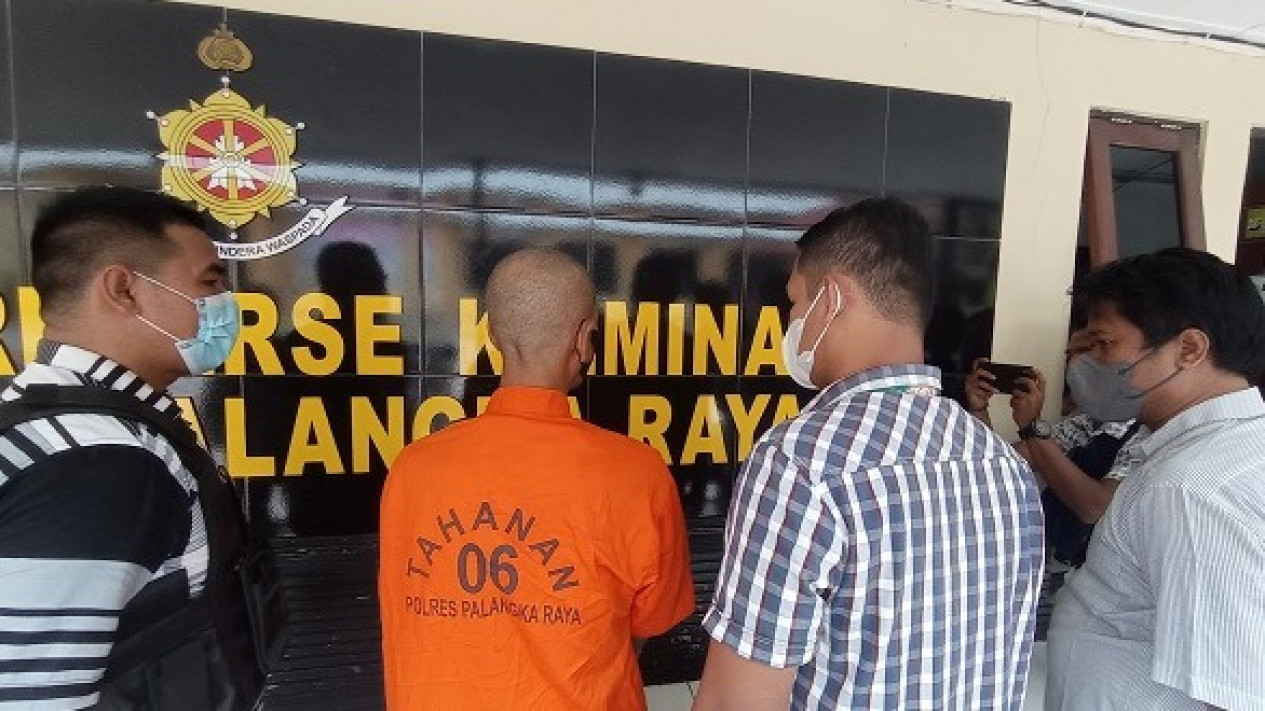 Bejat, Kakek Tega Cabuli Cucu Tiri Selama Lima Tahun
            - galeri foto