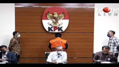 BREAKING NEWS: Pakai Rompi Orange, Mantan Bupati Tanah Bumbu Mardani Maming Ditahan KPK