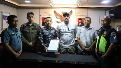 KRI HIU 634 Evakuasi Seorang Pria Warga Negara Amerika Serikat Crew MSV Ocean Intervention di Tengah Laut Jawa