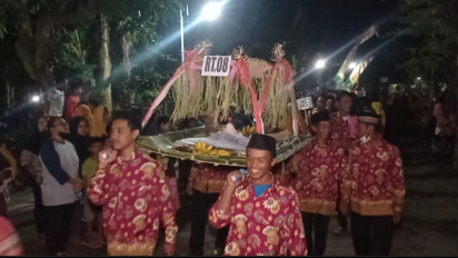 Sambut Malam Satu Suro, Ratusan Warga di Madiun Gelar Kirab Hasil Bumi Keliling Kampung Berharap Panen Melimpah