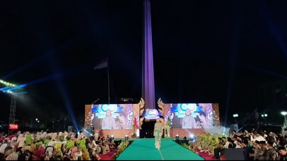 Tugu Pahlawan Fashion Night Warnai Kick Off 1 Abad Nahdlatul Ulama (NU)