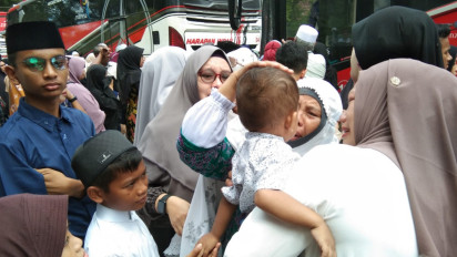 88 Jemaah Haji Kloter 3 Asal Langsa Tiba di kampung Halaman, Keluarga Sambut dengan Isak Tangis