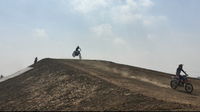 Crosser Dua Bersaudara Asal Lamongan Targetkan Podium di Kejurnas Motocross Nasional Indomv