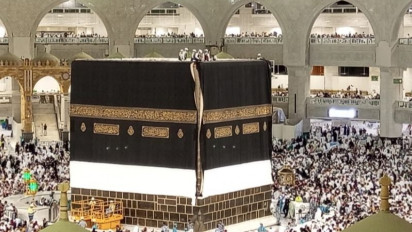 Kiswah Kain Penutup Ka'bah Diganti Tepat di Malam Tahun Baru Islam 1 Muharram 1444 Hijriah