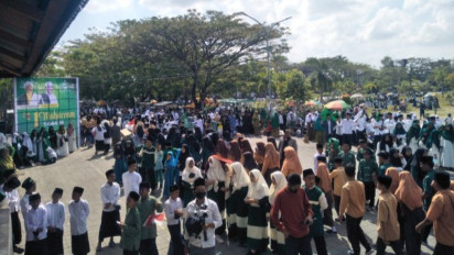 Ribuan Santri di Lombok Tengah Gelar Pawai Ta'aruf Sambut Tahun Baru Islam