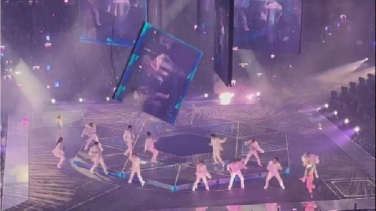 Tertimpa Layar Raksasa, Dancer Konser Mirror di Hong Kong Kritis
            - galeri foto