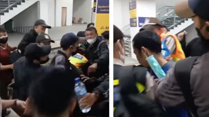 Petugas Keamanan Stasiun Mengamankan Seorang Pria Diduga Pencopet yang Melakukan Aksinya di KRL dari Amukan Massa