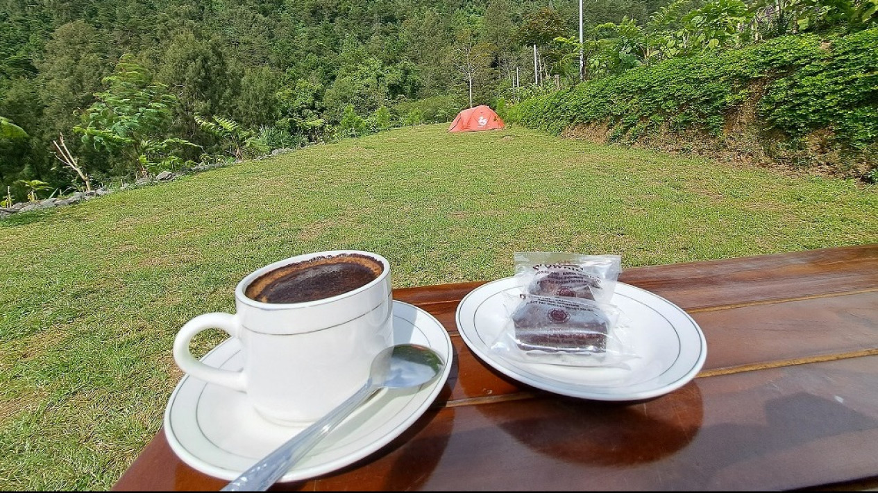 Nikmatnya Minum Kopi di Lereng Merbabu
            - galeri foto