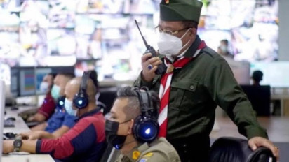 Warga Surabaya Dijamin Layanan Pemadam Kebakaran “Response Time 7 Menit” hingga Dibantu Ambil Barang yang Jatuh ke Selokan