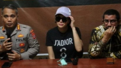 Pulang dari Thailand, Nikita Mirzani Datangi Kantor Polisi untuk Wajib Lapor