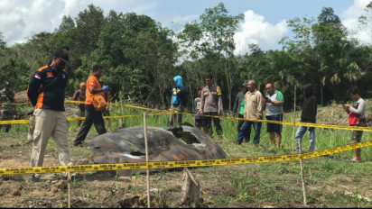 Warga Heboh, Serpihan Roket Milik China yang Meledak Ditemukan Jatuh Dalam Kebun Warga di Kabupaten Sanggau