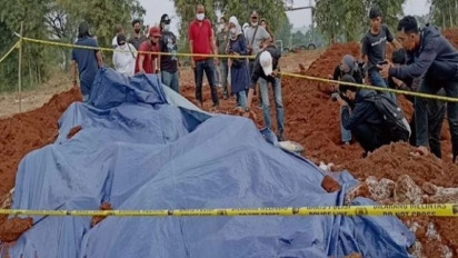 Beras Bansos Presiden Ditimbun di Depok, JNE Mengaku Rusak Akibat Hujan Saat Pengambilan dan Sudah Diganti yang Baru