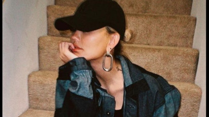 Agnez Mo Pamer Tato Baru, Terlihat Seperti Aksara Jawa?
