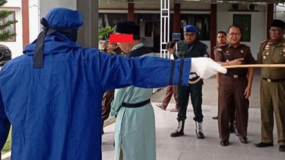 Berzina dengan Wanita Diduga Terbelakang Mental, Sopir Angkot di Pidie Dicambuk 100 Kali
