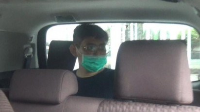 Tangan Diborgol, Guru Indra Kenz Diserahkan Bareskrim ke Kejari Medan, Berkas Fakarich Sudah P-21