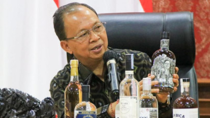 Gubernur Tekankan Penggunaan Aksara Bali Pada Kemasan Produk Arak