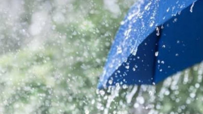 BMKG Deteksi Dua Sirkulasi Siklonik di Selat Karimata dan Samudra Hindia Pemicu Hujan di Kota Besar