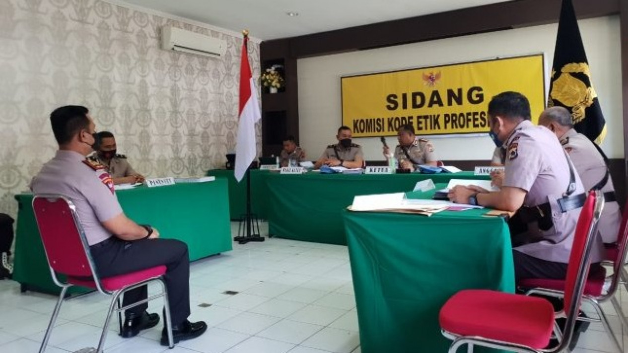 Komandan Kompi Brimob Wamena Dipecat karena Lalai Akibatkan Anak Buah Tewas di Tangan KKB
            - galeri foto