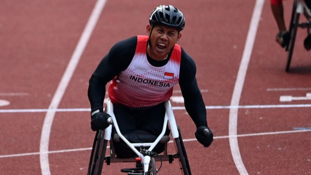 Lepas dari Covid-19, Fauzi Petugas Kebersihan Sukses Rebut Emas APG 2022
            - galeri foto